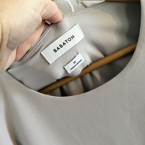 Aritzia Babaton Bodysuit Contour Shoulder Pad Longsleeve Light Gray Crew neck M - Picture 8 of 15